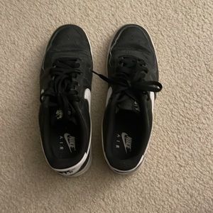 Nike Air Mens black Tennis shoes US size 10. Great condition!